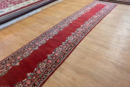 Hand-Knotted Mahal Runner From Iran (Persian)