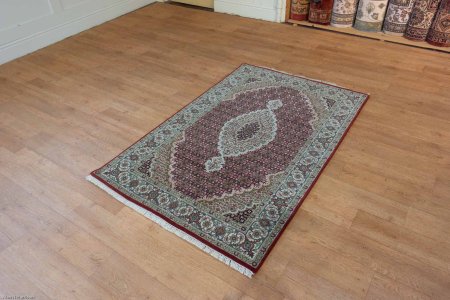 Hand-Knotted Mahi Indian Rug From India