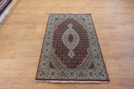 Hand-Knotted Mahi Indian Rug From India