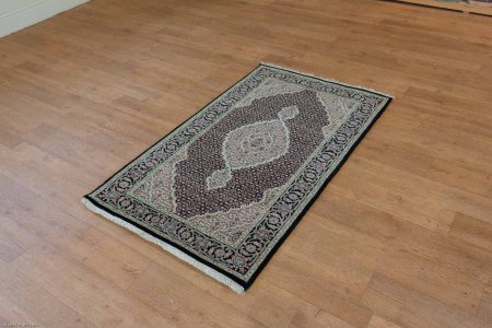 Hand-Knotted Mahi Indian Rug From India