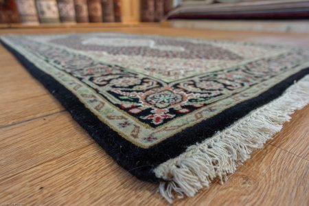 Hand-Knotted Mahi Indian Rug From India
