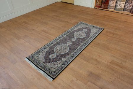 Hand-Knotted Mahi Indian Rug From India