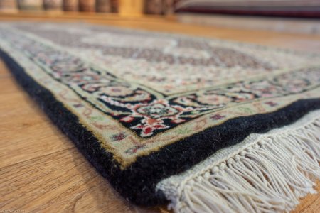 Hand-Knotted Mahi Indian Rug From India
