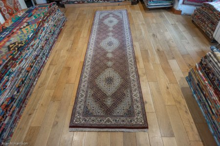 Hand-Knotted Mahi Indian Runner From India