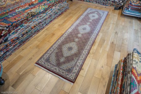 Hand-Knotted Mahi Indian Runner From India