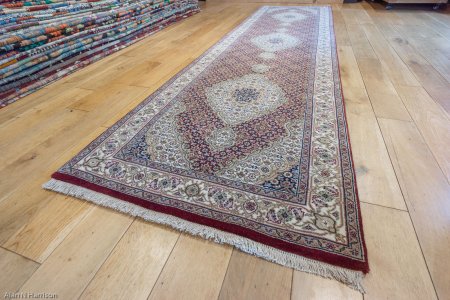 Hand-Knotted Mahi Indian Runner From India