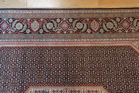 Hand-Knotted Mahi Indian Rug From India