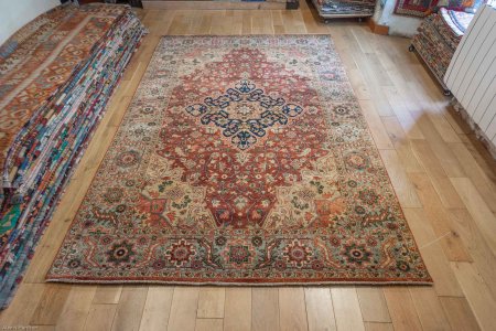 Hand-Knotted Fine Serapi Rug From India