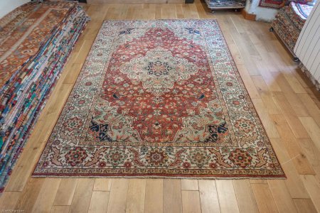 Hand-Knotted Fine Serapi Rug From India