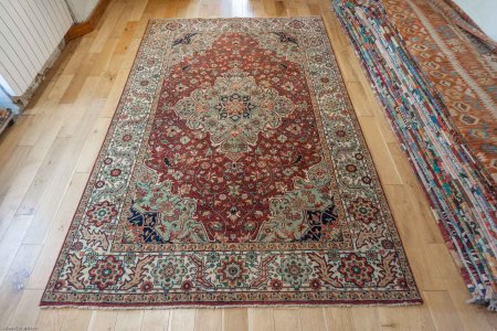 Hand-Knotted Fine Serapi Rug From India