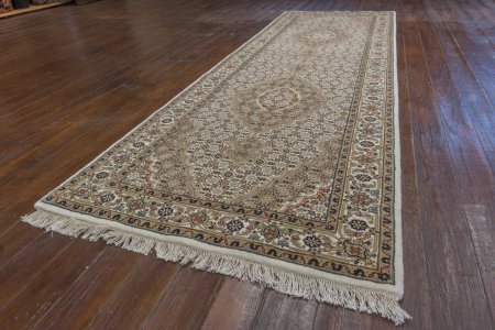 Hand-Knotted Mahi Indian Runner From India