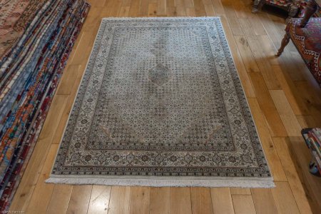 Hand-Knotted Mahi Indian Rug From India