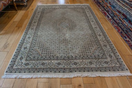 Hand-Knotted Mahi Indian Rug From India