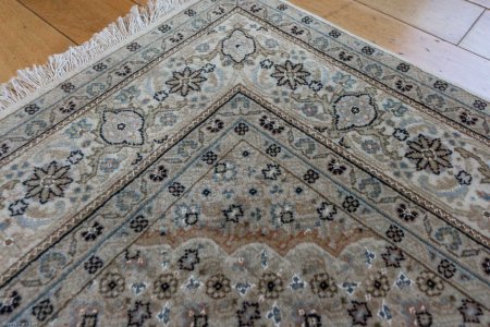 Hand-Knotted Mahi Indian Rug From India