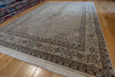 Hand-Knotted Mahi Indian Rug From India