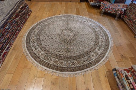 Hand-Knotted Mahi Indian Rug From India