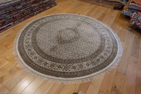 Hand-Knotted Mahi Indian Rug From India