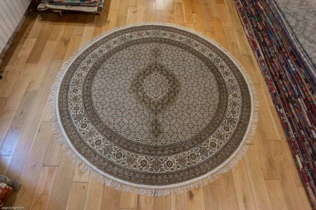 Hand-Knotted Mahi Indian Rug From India