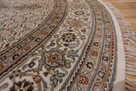 Hand-Knotted Mahi Indian Rug From India