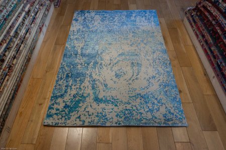 Hand-Knotted Indian Summer Rug From India