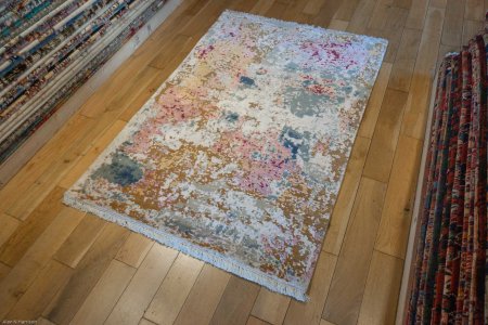 Hand-Knotted Indian Summer Rug From India