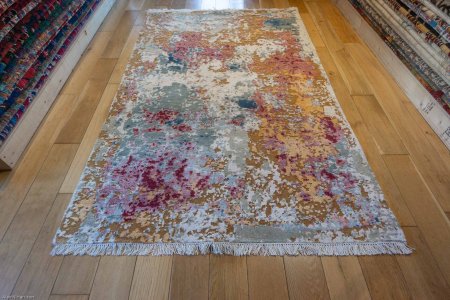Hand-Knotted Indian Summer Rug From India
