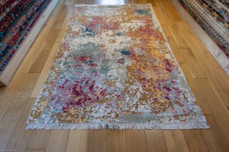 Hand-Knotted Indian Summer Rug From India