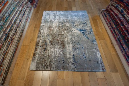 Hand-Knotted Indian Summer Rug From India