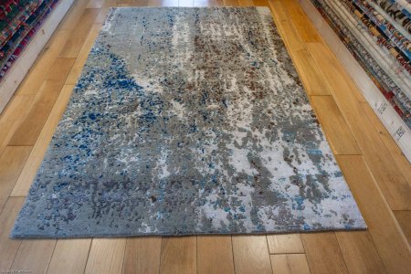 Hand-Knotted Indian Summer Rug From India