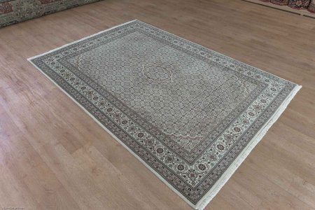 Hand-Knotted Mahi Indian Rug From India