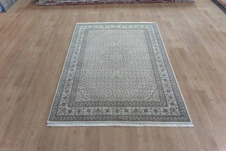 Hand-Knotted Mahi Indian Rug From India