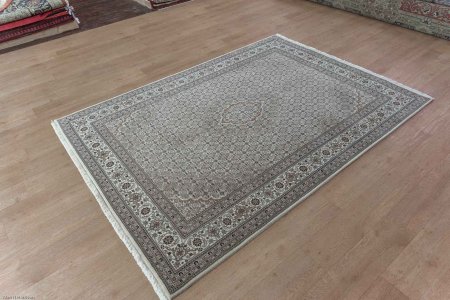 Hand-Knotted Mahi Indian Rug From India
