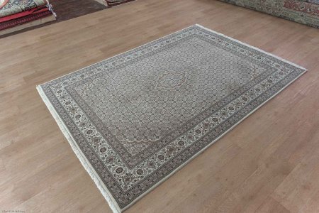 Hand-Knotted Mahi Indian Rug From India