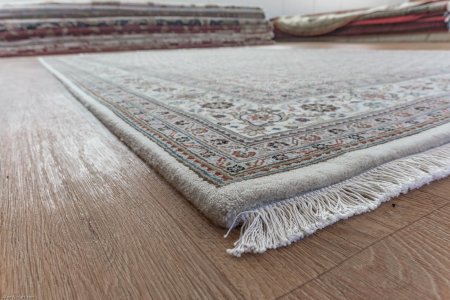 Hand-Knotted Mahi Indian Rug From India