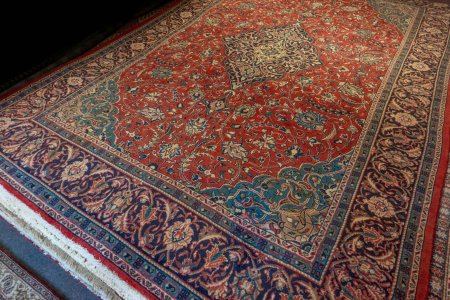 Hand-Knotted Sarouq Rug From Iran (Persian)