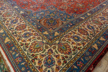 Hand-Knotted Sarouq Rug From Iran (Persian)