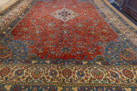 Hand-Knotted Sarouq Rug From Iran (Persian)
