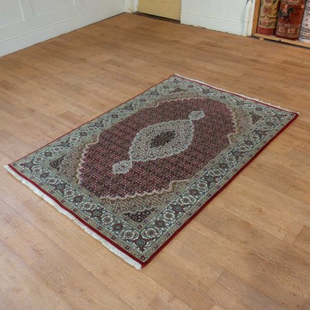 Hand-Knotted Mahi Indian Rug From India