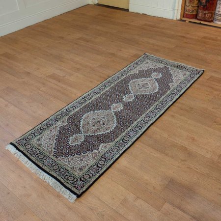 Hand-Knotted Mahi Indian Rug From India