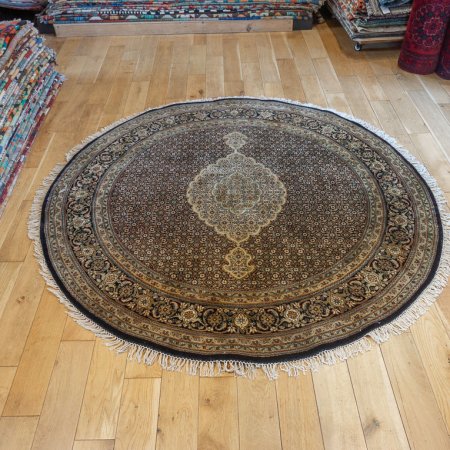 Hand-Knotted Mahi Indian Rug From India