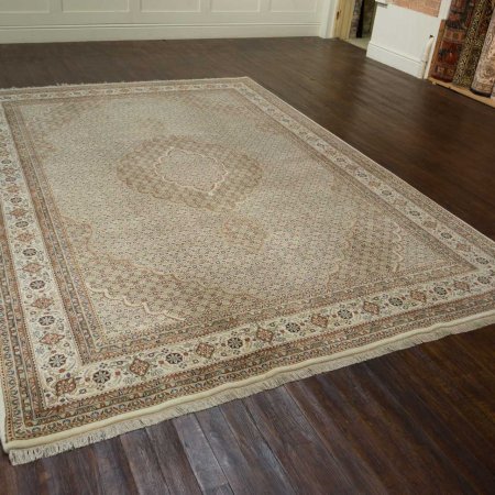 Hand-Knotted Mahi Indian Rug From India