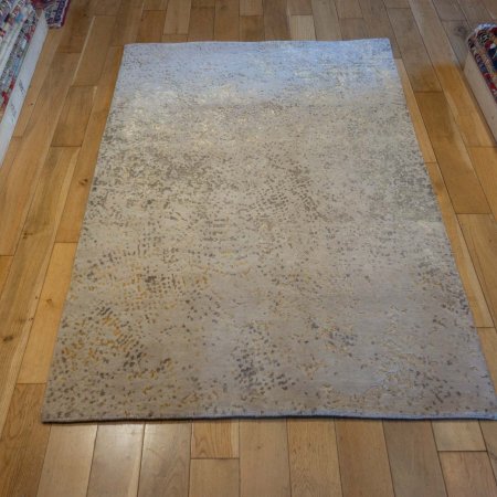 Hand-Knotted Indian Summer Rug From India