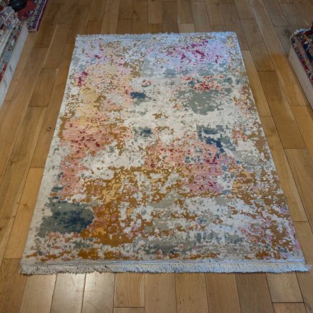 Hand-Knotted Indian Summer Rug From India