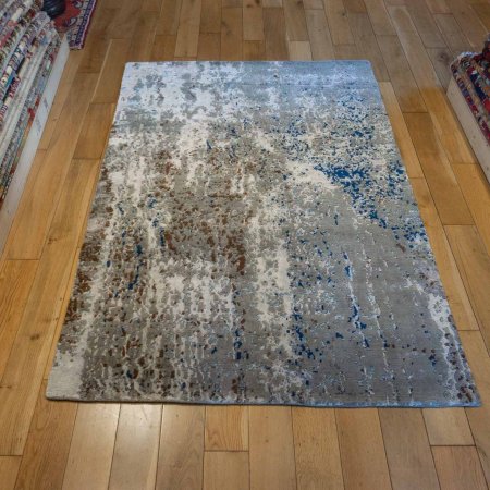 Hand-Knotted Indian Summer Rug From India