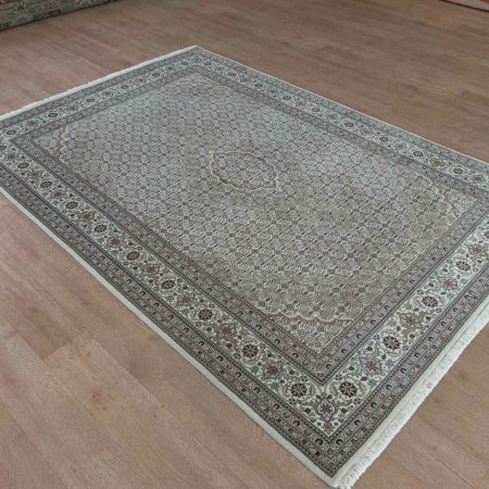 Hand-Knotted Mahi Indian Rug From India