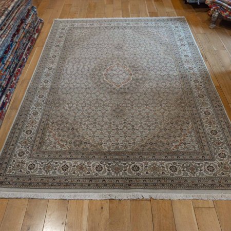 Hand-Knotted Mahi Indian Rug From India